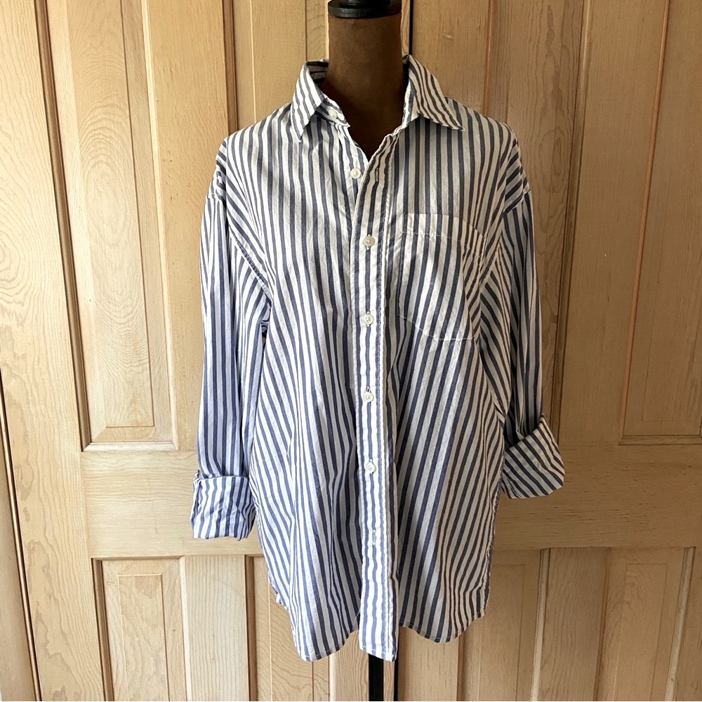 American Eagle Outfitters Blue and White Striped Button Down Shirt